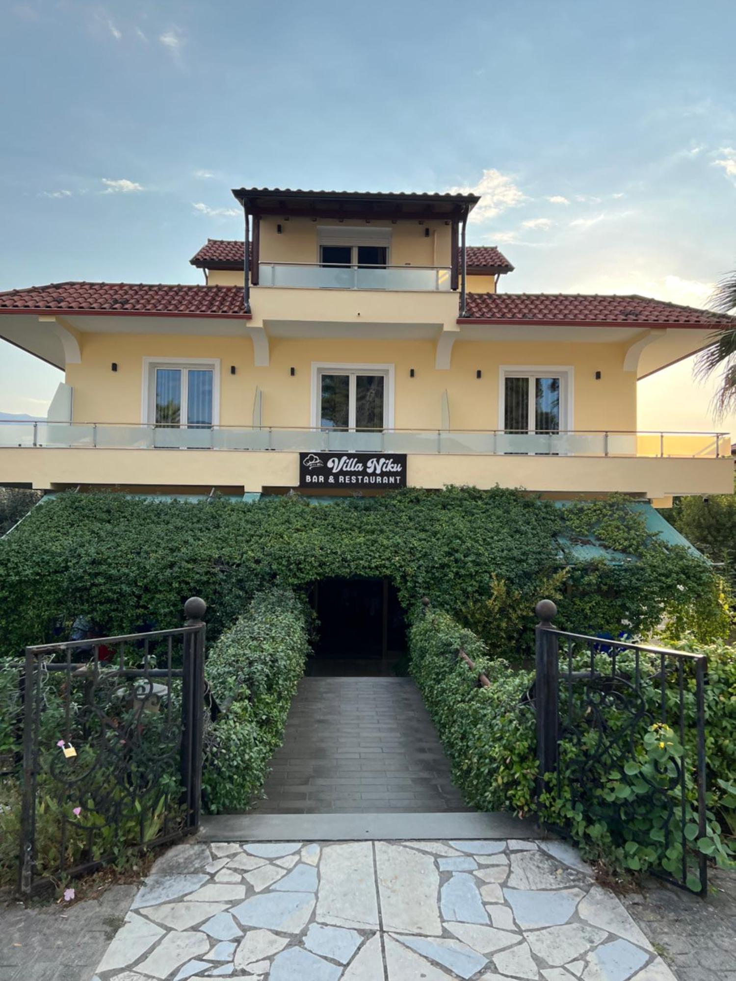 Villa Niku Berat Luaran gambar
