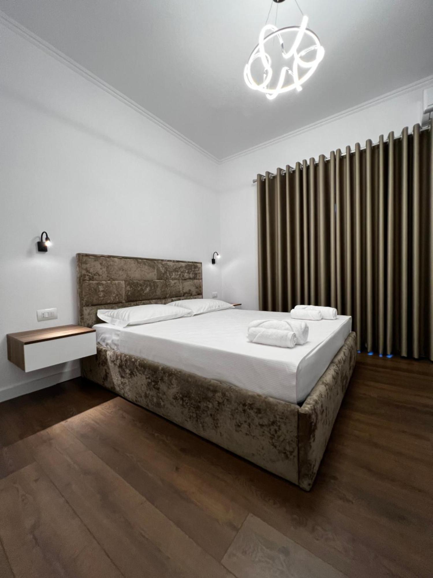Villa Niku Berat Luaran gambar